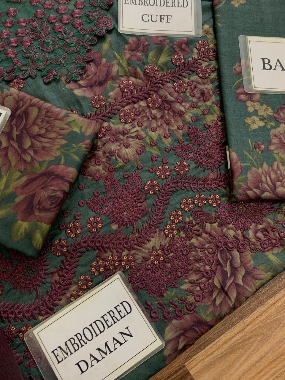 IZNIK - Embroidered Lawn 3- Piece Unstitched