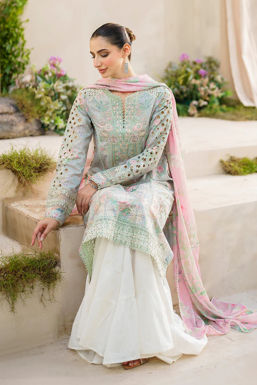 IZNIK - Embroidered Lawn 3- Piece Unstitched
