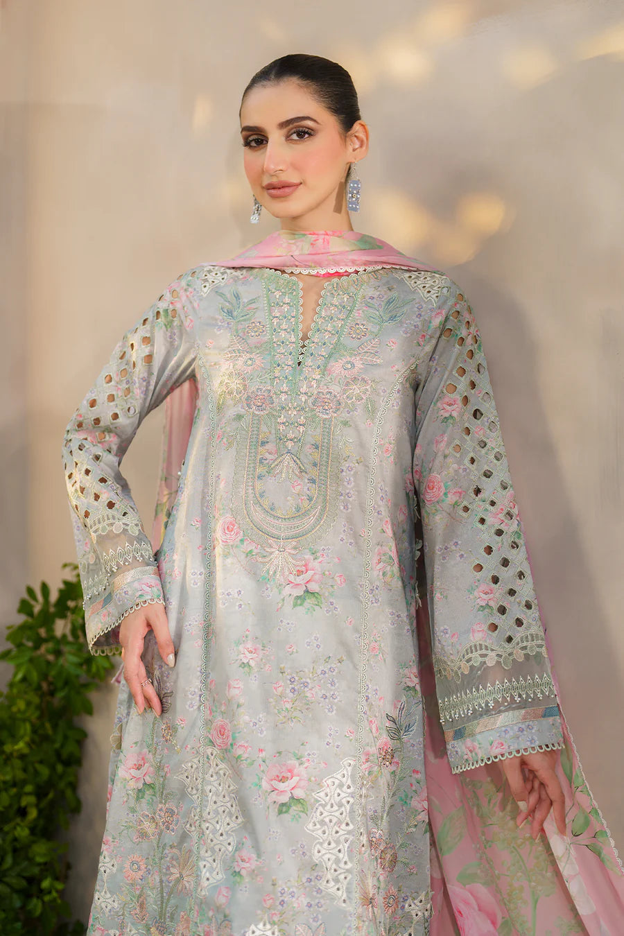 IZNIK - Embroidered Lawn 3- Piece Unstitched