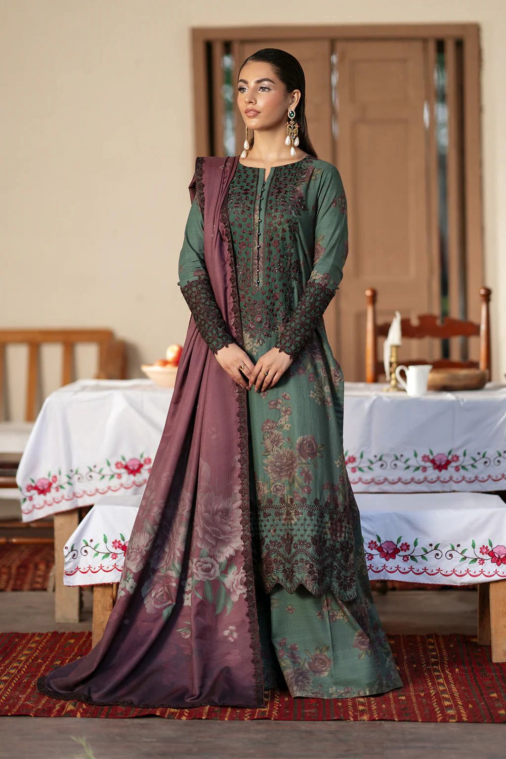 IZNIK - Embroidered Lawn 3- Piece Unstitched