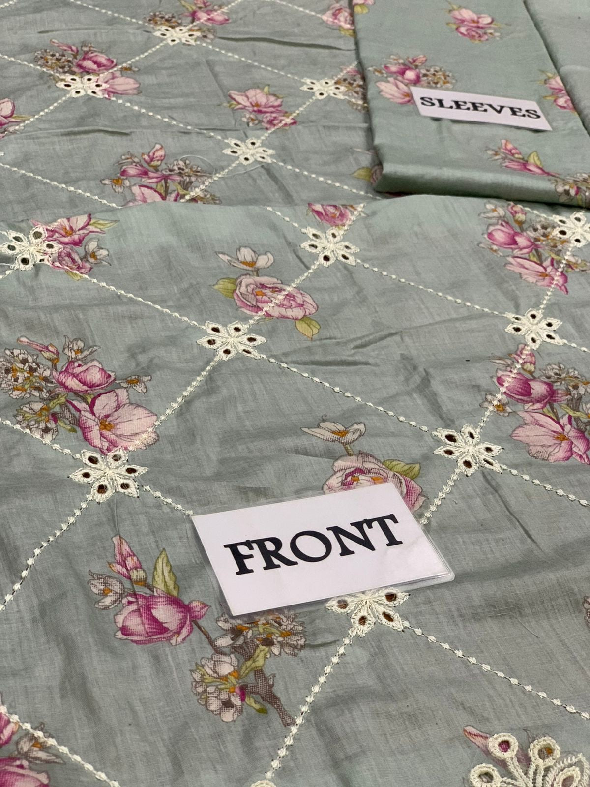 IZNIK - Embroidered Lawn 3- Piece Unstitched