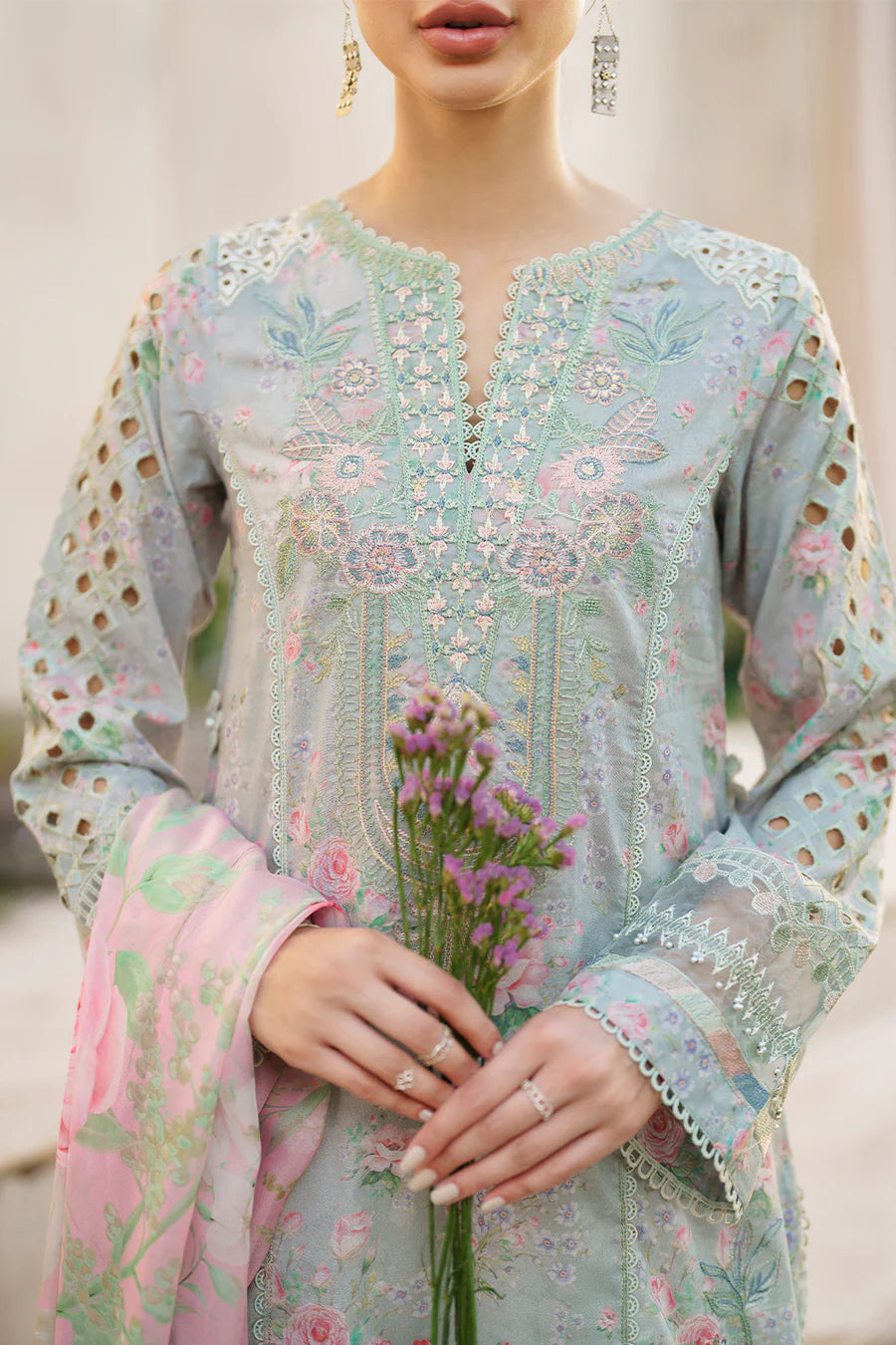 IZNIK - Embroidered Lawn 3- Piece Unstitched