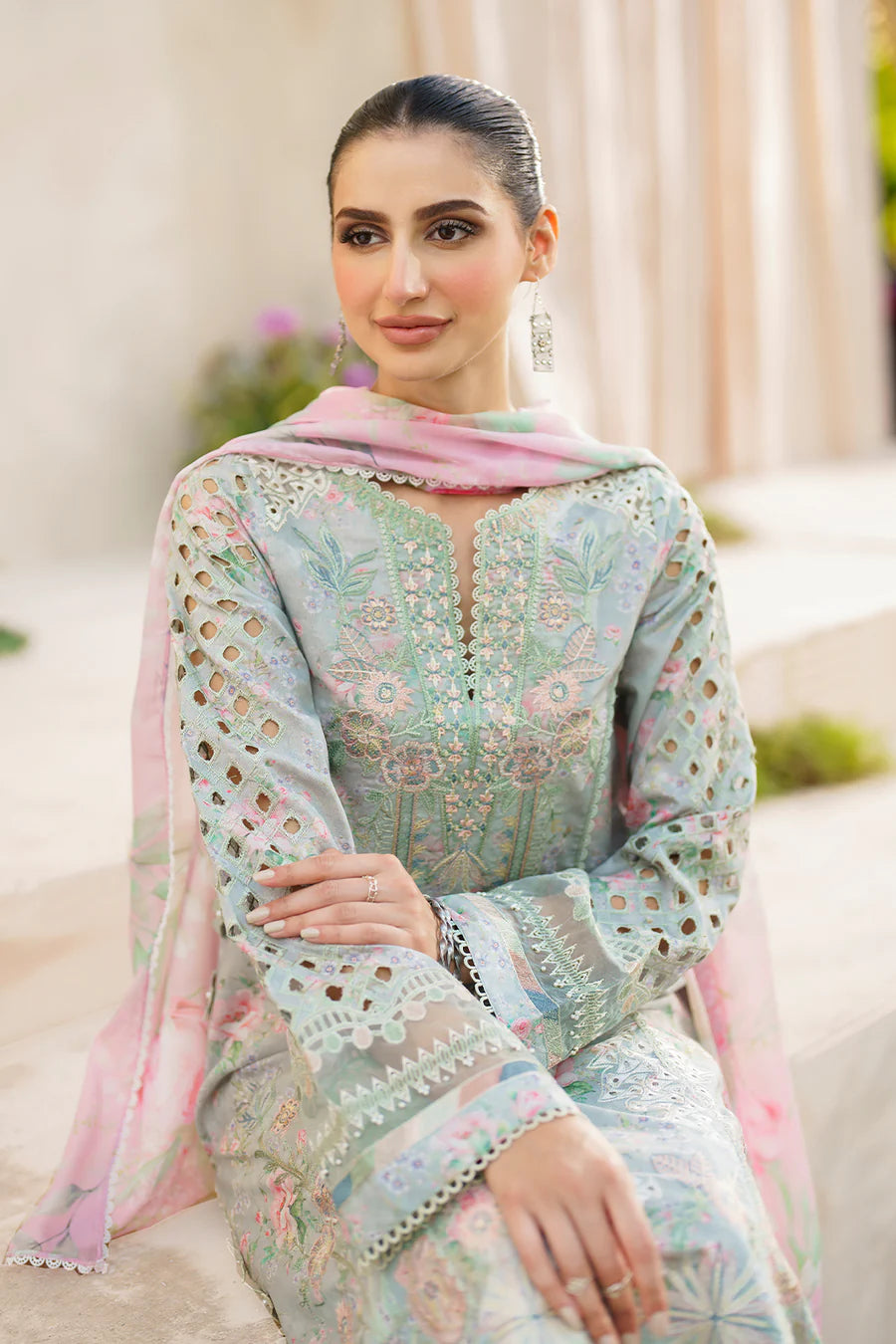 IZNIK - Embroidered Lawn 3- Piece Unstitched